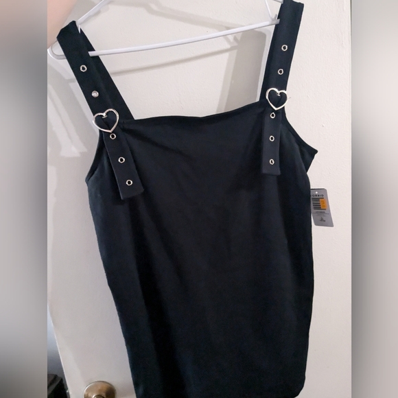 Torrid Plus Size Foxy Scoop Neck Heart Buckle Strap Tank - 2 - Picture 6 of 9
